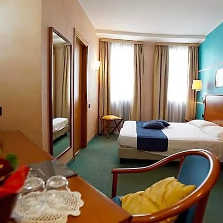 فندق Classic Tulipano 3*