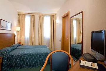 فندق Classic Tulipano 3*